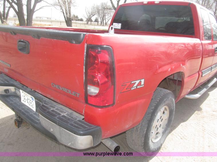 image for item B5454 2004 Chevrolet Silverado 1500 Z71 pickup truck