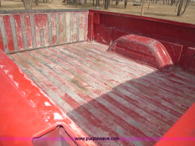 image for item B5454 2004 Chevrolet Silverado 1500 Z71 pickup truck