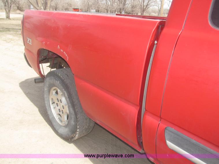 image for item B5454 2004 Chevrolet Silverado 1500 Z71 pickup truck