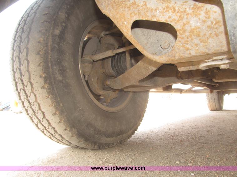 image for item B5454 2004 Chevrolet Silverado 1500 Z71 pickup truck