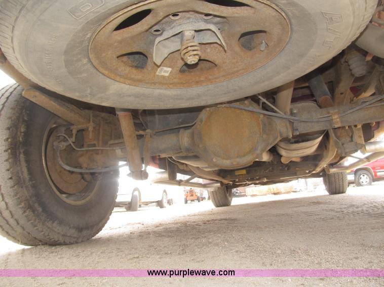 image for item B5454 2004 Chevrolet Silverado 1500 Z71 pickup truck