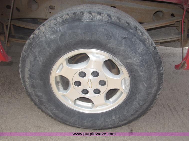 image for item B5454 2004 Chevrolet Silverado 1500 Z71 pickup truck