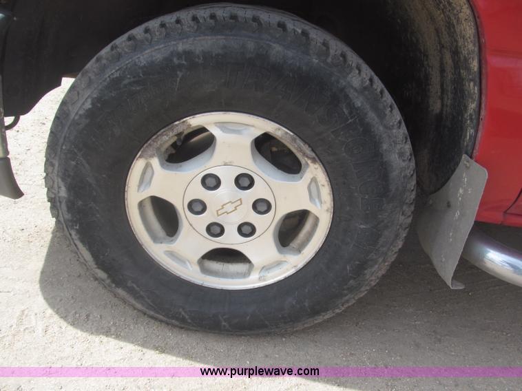 image for item B5454 2004 Chevrolet Silverado 1500 Z71 pickup truck