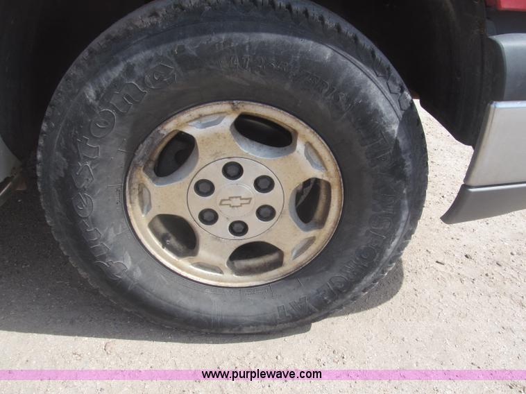 image for item B5454 2004 Chevrolet Silverado 1500 Z71 pickup truck