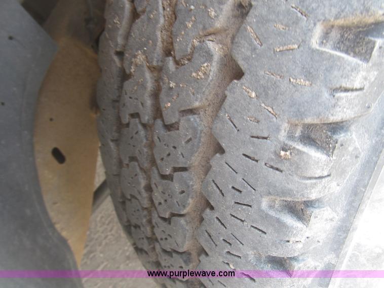 image for item B5454 2004 Chevrolet Silverado 1500 Z71 pickup truck