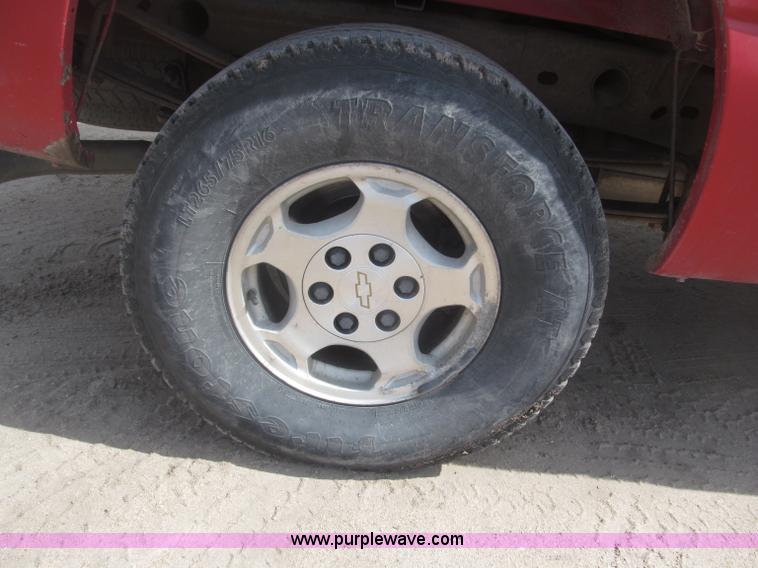 image for item B5454 2004 Chevrolet Silverado 1500 Z71 pickup truck