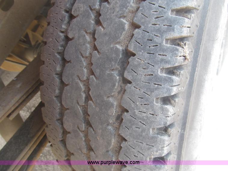 image for item B5454 2004 Chevrolet Silverado 1500 Z71 pickup truck