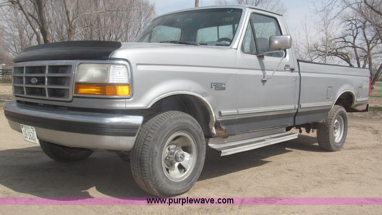 image for item B5455 1993 Ford F150 XLT pickup truck