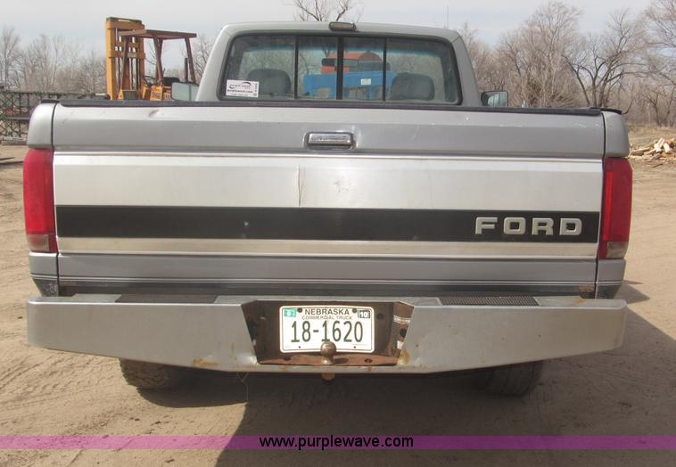 image for item B5455 1993 Ford F150 XLT pickup truck