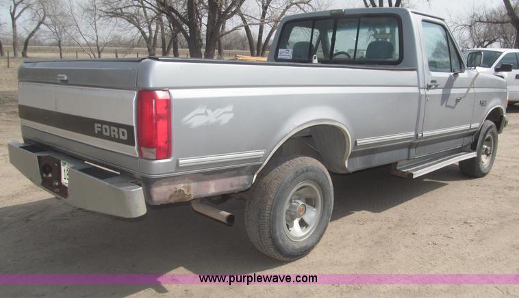 image for item B5455 1993 Ford F150 XLT pickup truck