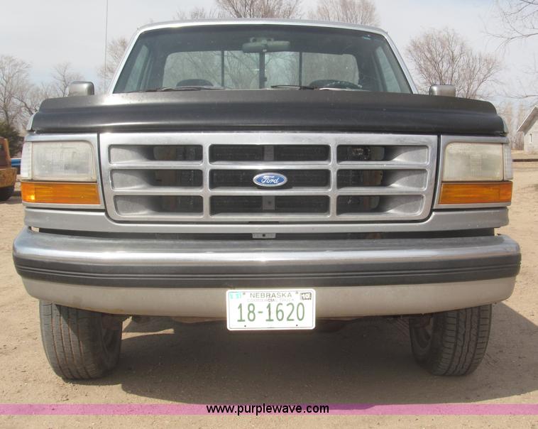 image for item B5455 1993 Ford F150 XLT pickup truck