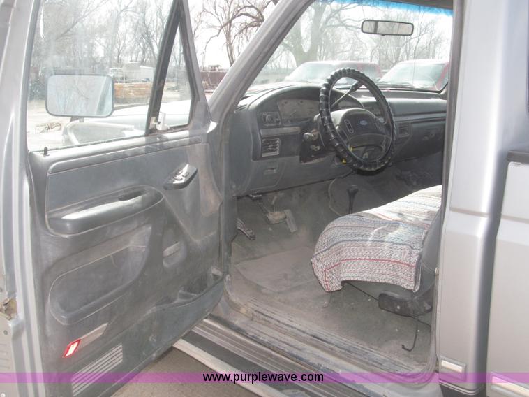 image for item B5455 1993 Ford F150 XLT pickup truck