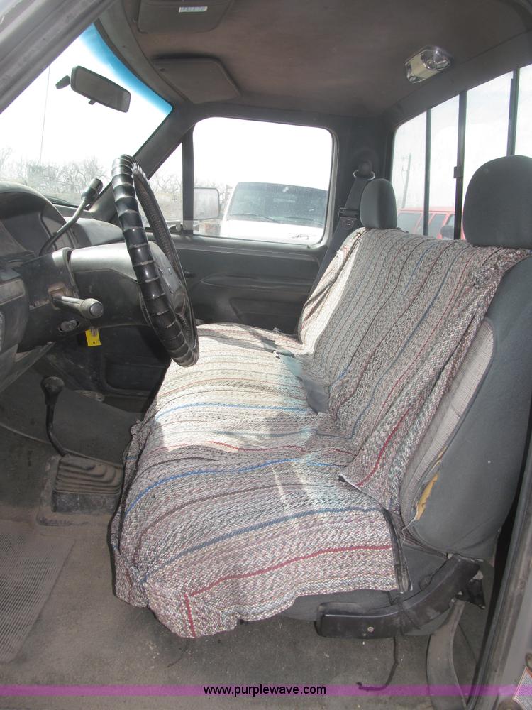 image for item B5455 1993 Ford F150 XLT pickup truck