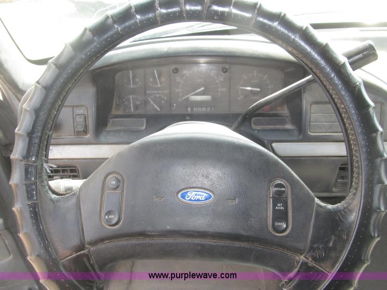 image for item B5455 1993 Ford F150 XLT pickup truck