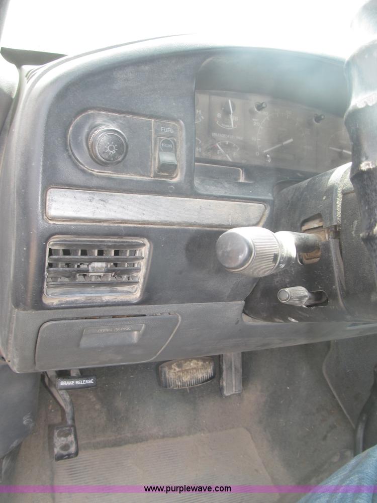 image for item B5455 1993 Ford F150 XLT pickup truck