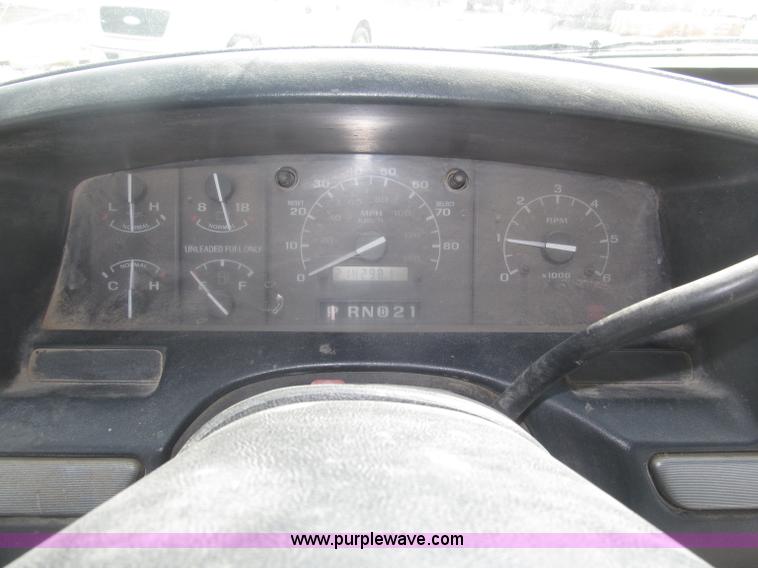 image for item B5455 1993 Ford F150 XLT pickup truck