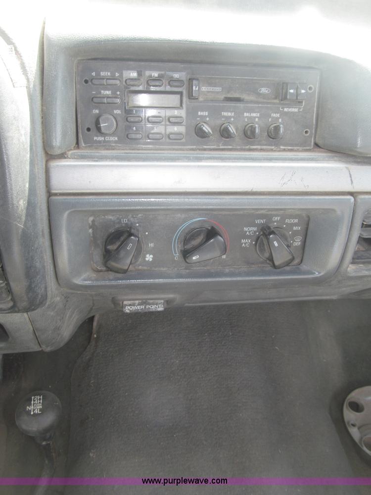 image for item B5455 1993 Ford F150 XLT pickup truck