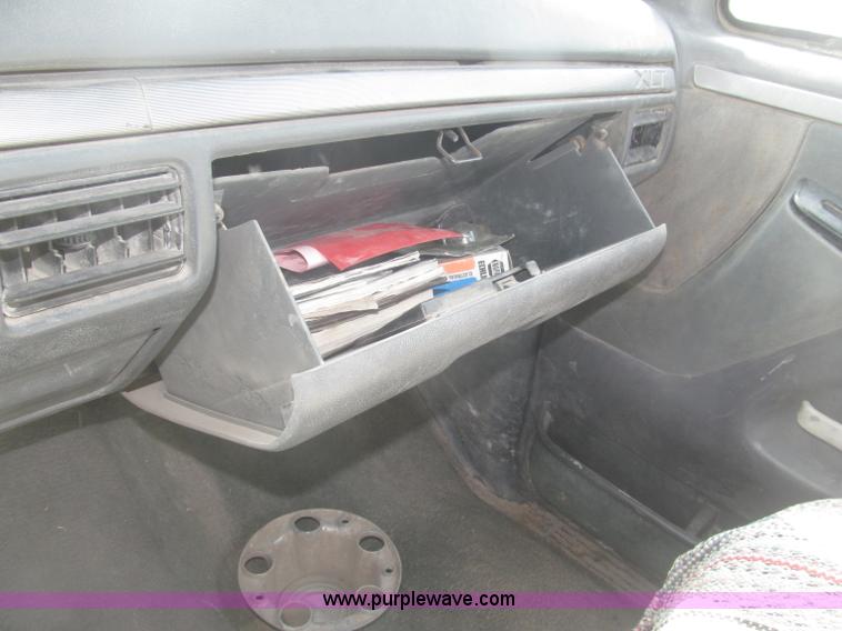 image for item B5455 1993 Ford F150 XLT pickup truck