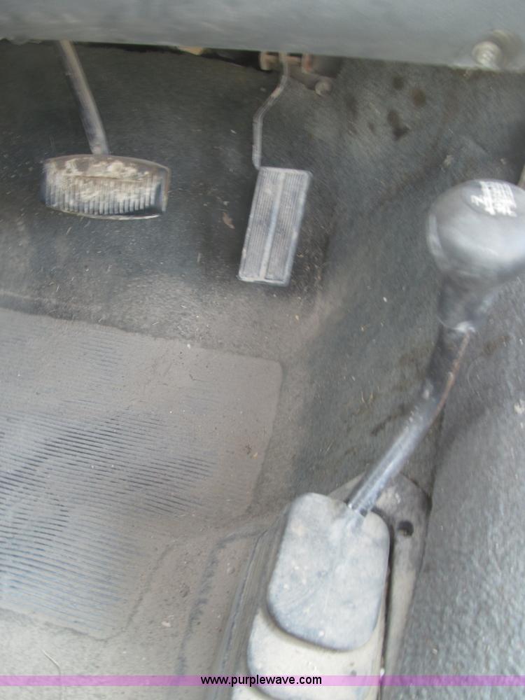 image for item B5455 1993 Ford F150 XLT pickup truck