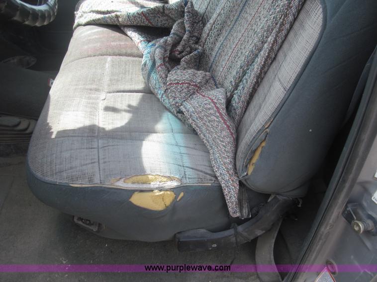 image for item B5455 1993 Ford F150 XLT pickup truck