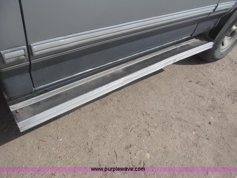 image for item B5455 1993 Ford F150 XLT pickup truck