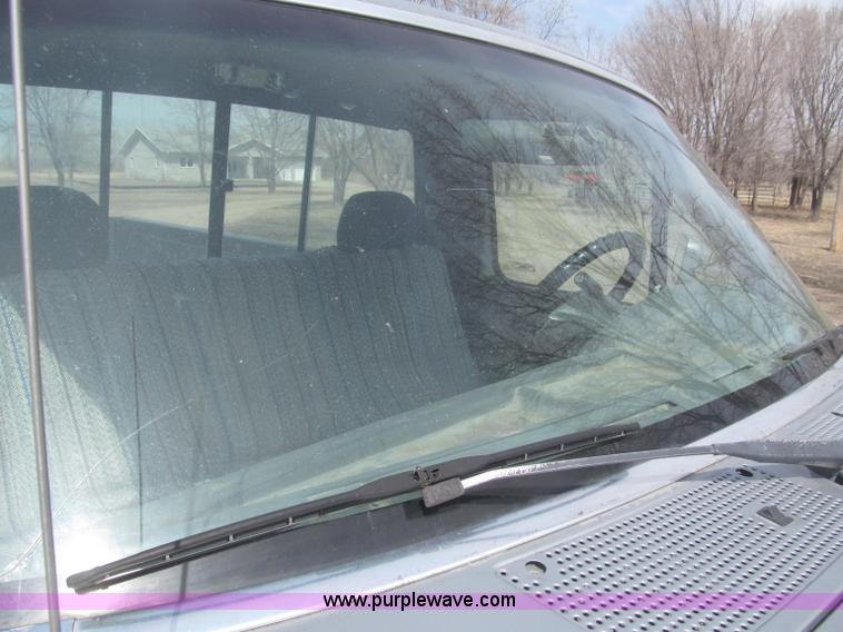 image for item B5455 1993 Ford F150 XLT pickup truck