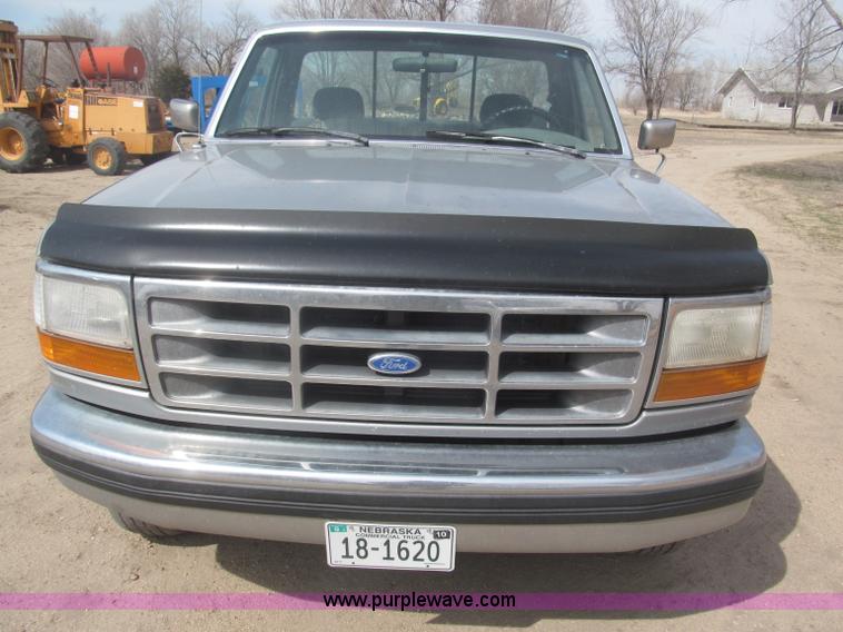 image for item B5455 1993 Ford F150 XLT pickup truck