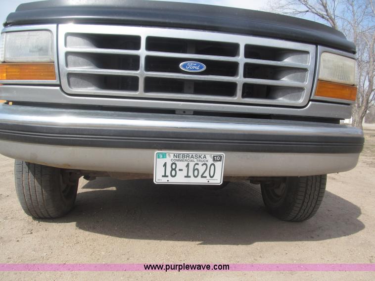 image for item B5455 1993 Ford F150 XLT pickup truck