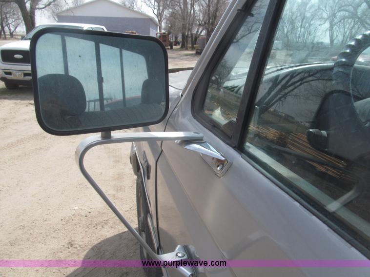 image for item B5455 1993 Ford F150 XLT pickup truck