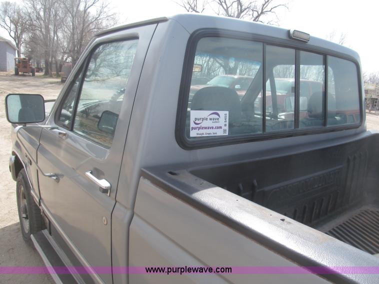 image for item B5455 1993 Ford F150 XLT pickup truck