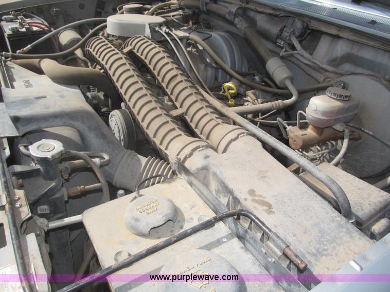 image for item B5455 1993 Ford F150 XLT pickup truck