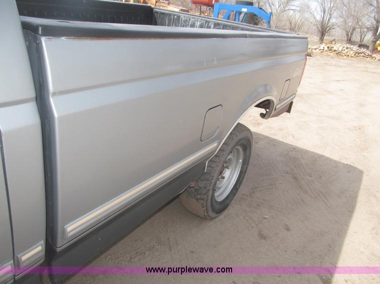 image for item B5455 1993 Ford F150 XLT pickup truck