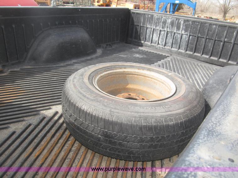 image for item B5455 1993 Ford F150 XLT pickup truck