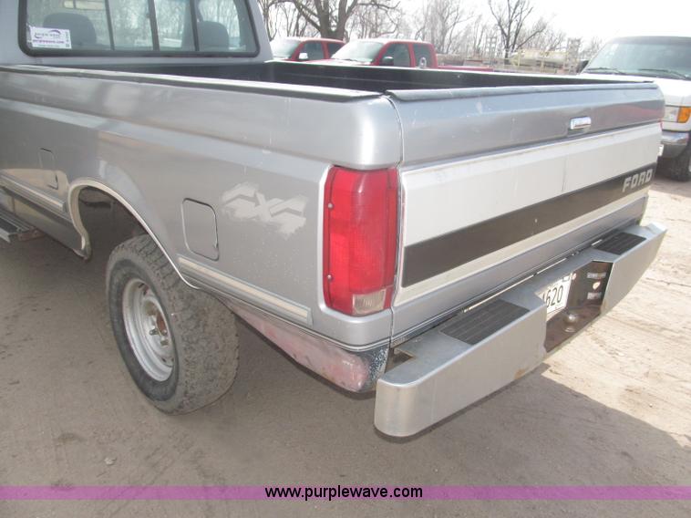 image for item B5455 1993 Ford F150 XLT pickup truck