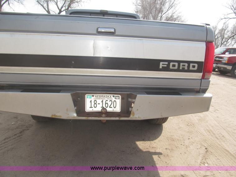 image for item B5455 1993 Ford F150 XLT pickup truck
