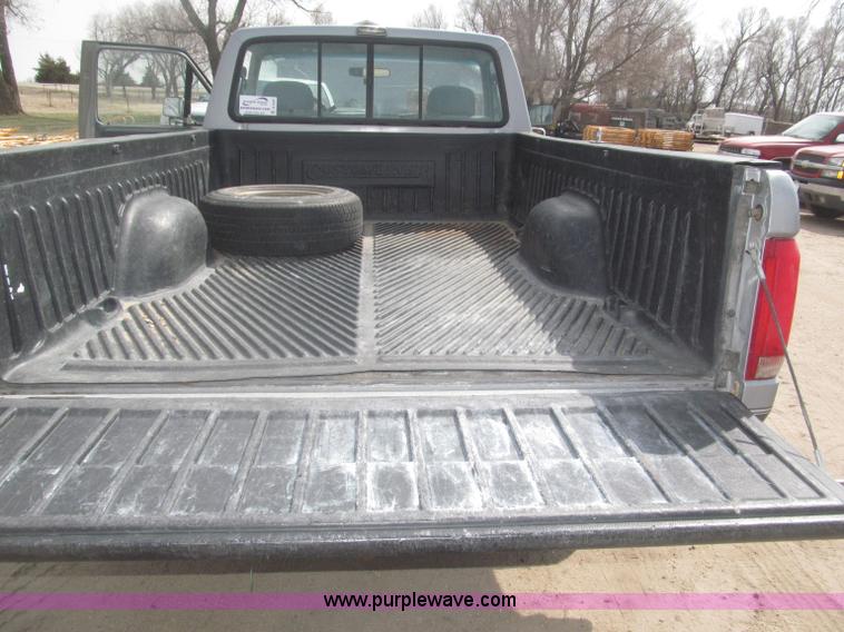 image for item B5455 1993 Ford F150 XLT pickup truck