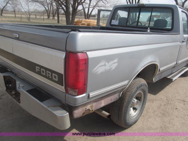 image for item B5455 1993 Ford F150 XLT pickup truck