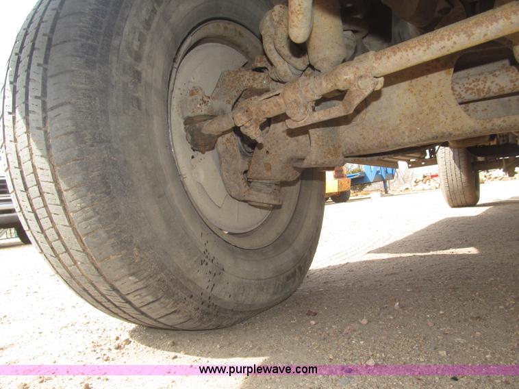 image for item B5455 1993 Ford F150 XLT pickup truck