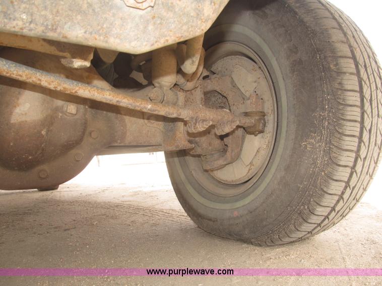 image for item B5455 1993 Ford F150 XLT pickup truck