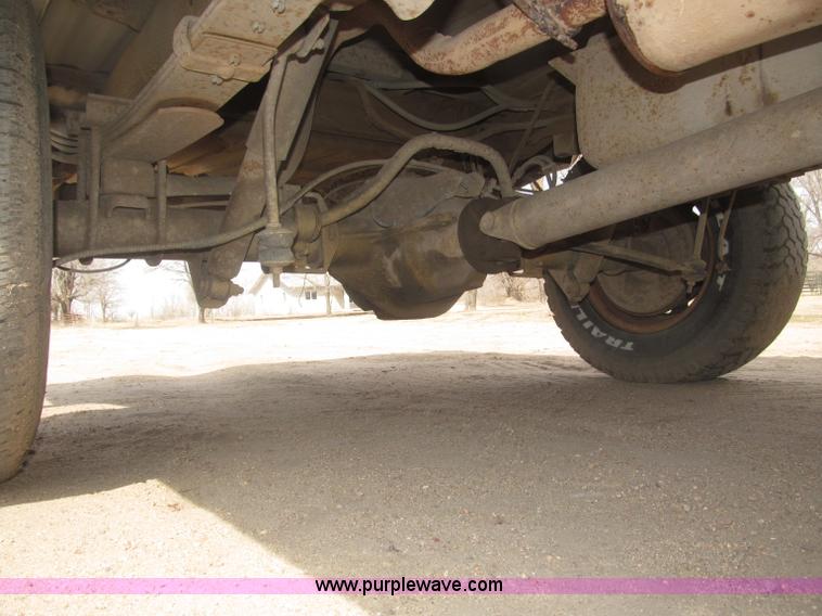 image for item B5455 1993 Ford F150 XLT pickup truck