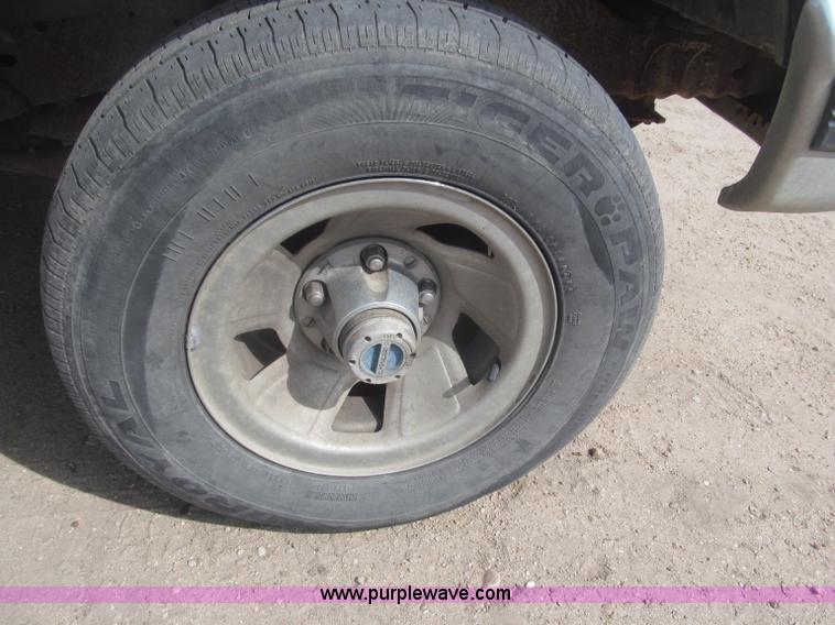 image for item B5455 1993 Ford F150 XLT pickup truck