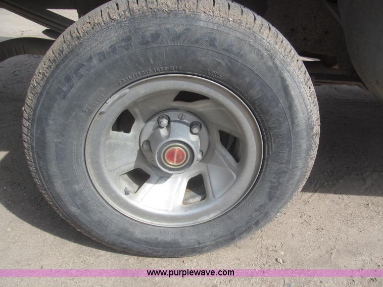 image for item B5455 1993 Ford F150 XLT pickup truck