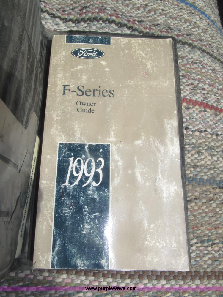 image for item B5455 1993 Ford F150 XLT pickup truck