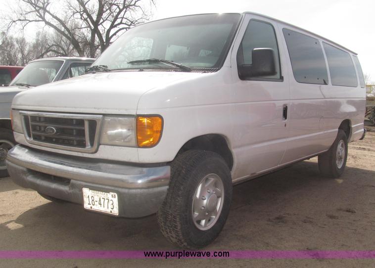 image for item B5456 2004 Ford E350 XLT van