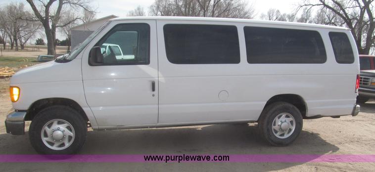 image for item B5456 2004 Ford E350 XLT van