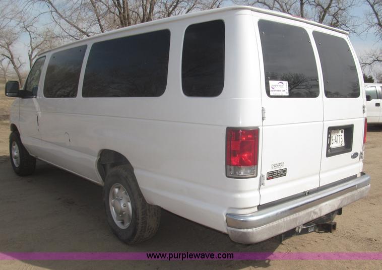 image for item B5456 2004 Ford E350 XLT van