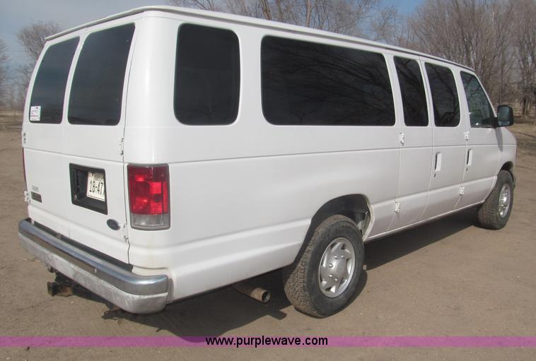 image for item B5456 2004 Ford E350 XLT van