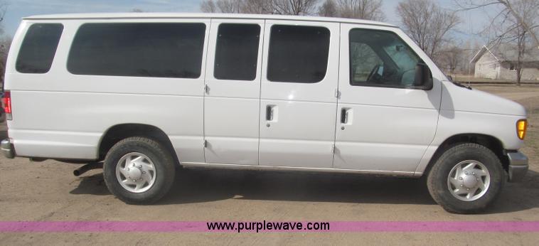 image for item B5456 2004 Ford E350 XLT van