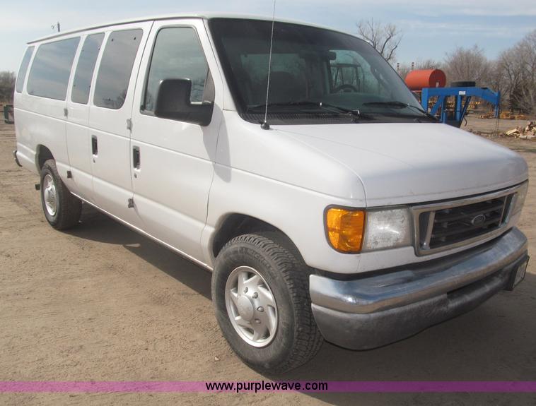 image for item B5456 2004 Ford E350 XLT van