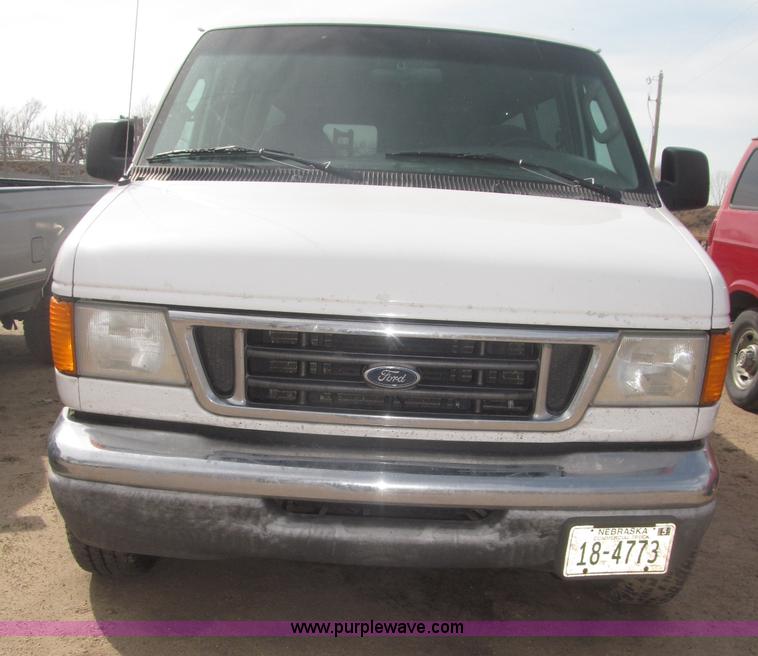 image for item B5456 2004 Ford E350 XLT van